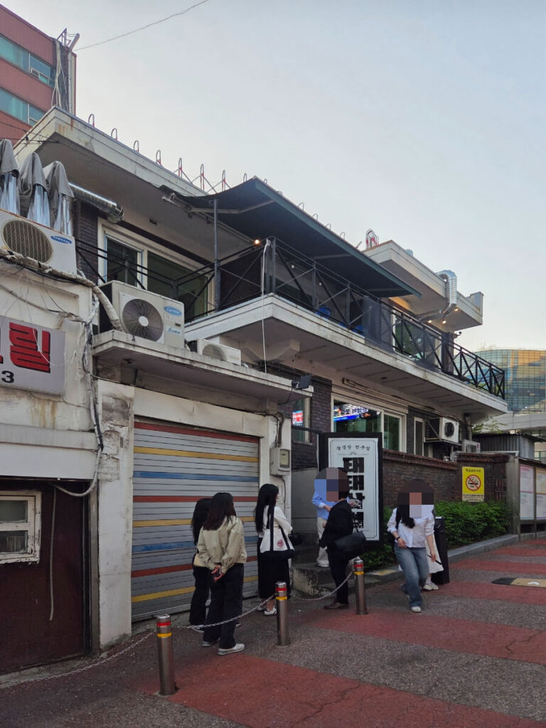 A traditional Korean house transformed into a BBQ restaurant
Unique architecture rarely seen in Seoul