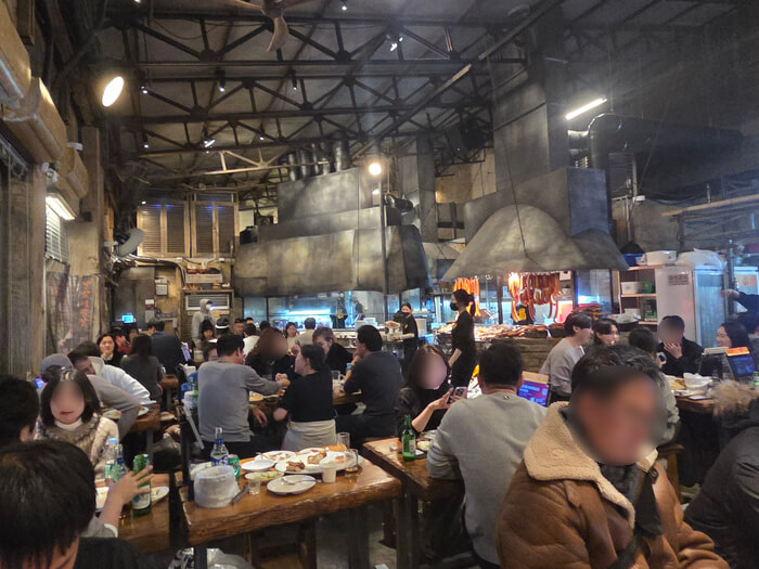 Indoor seating area at Dalmaji Plaza BBQ, Euljiro BBQ restaurant Seoul