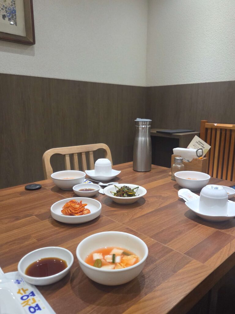 The water kimchi is kick of Hansung Kalguksu