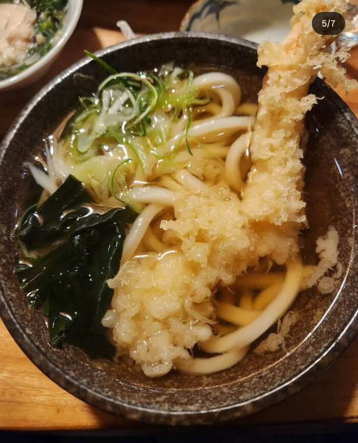 This is Chef Jeong Ho-yeong’s signature udon, featuring firm, chewy noodles with a satisfying bite. Paired with perfectly crisp tempura, the contrast between the soft noodles and crunchy texture makes it especially enjoyable.