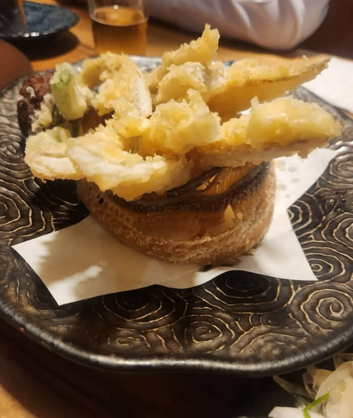Whole Jeju-sourced silver hairtail, lightly battered and deep-fried until crisp on the outside and tender inside.
Rich, savory flavor with a natural saltiness, showcasing a specialty usually found in Jeju.