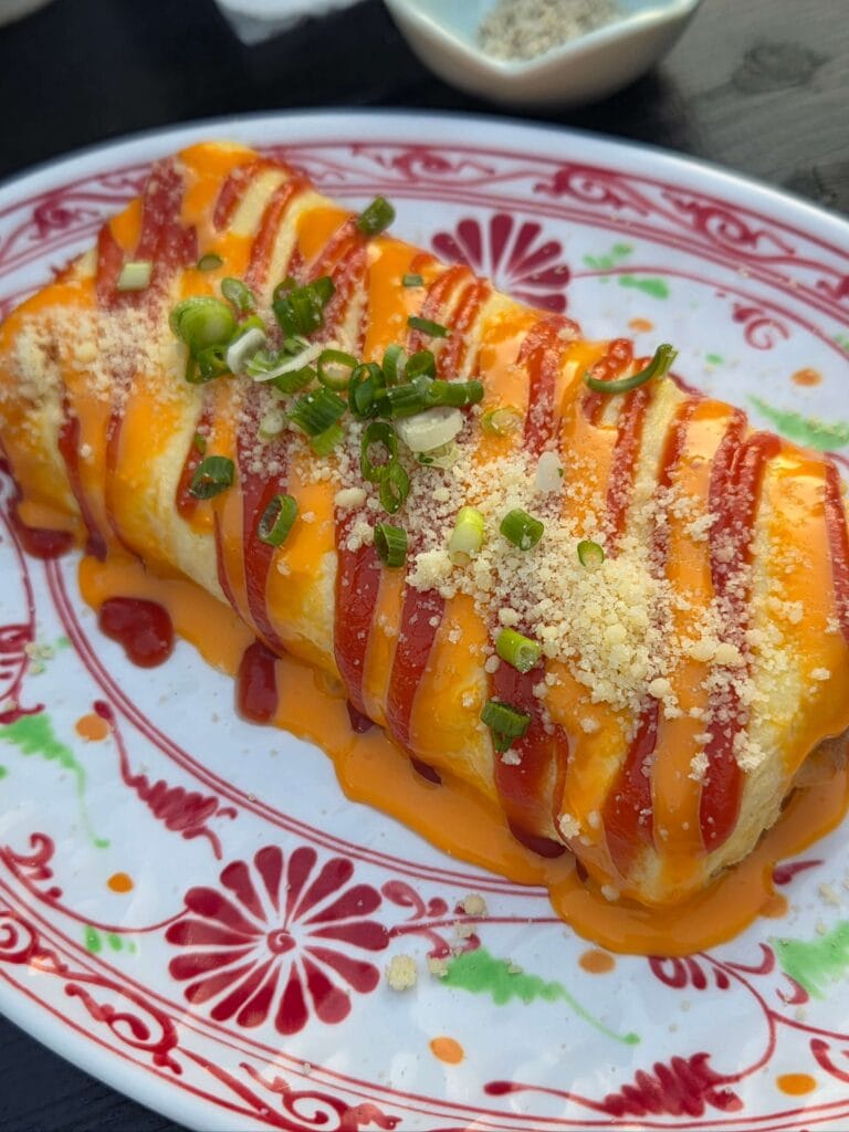 Cheese-filled Korean rolled omelet with ketchup topping.
A popular late-night street food dish in Korea.