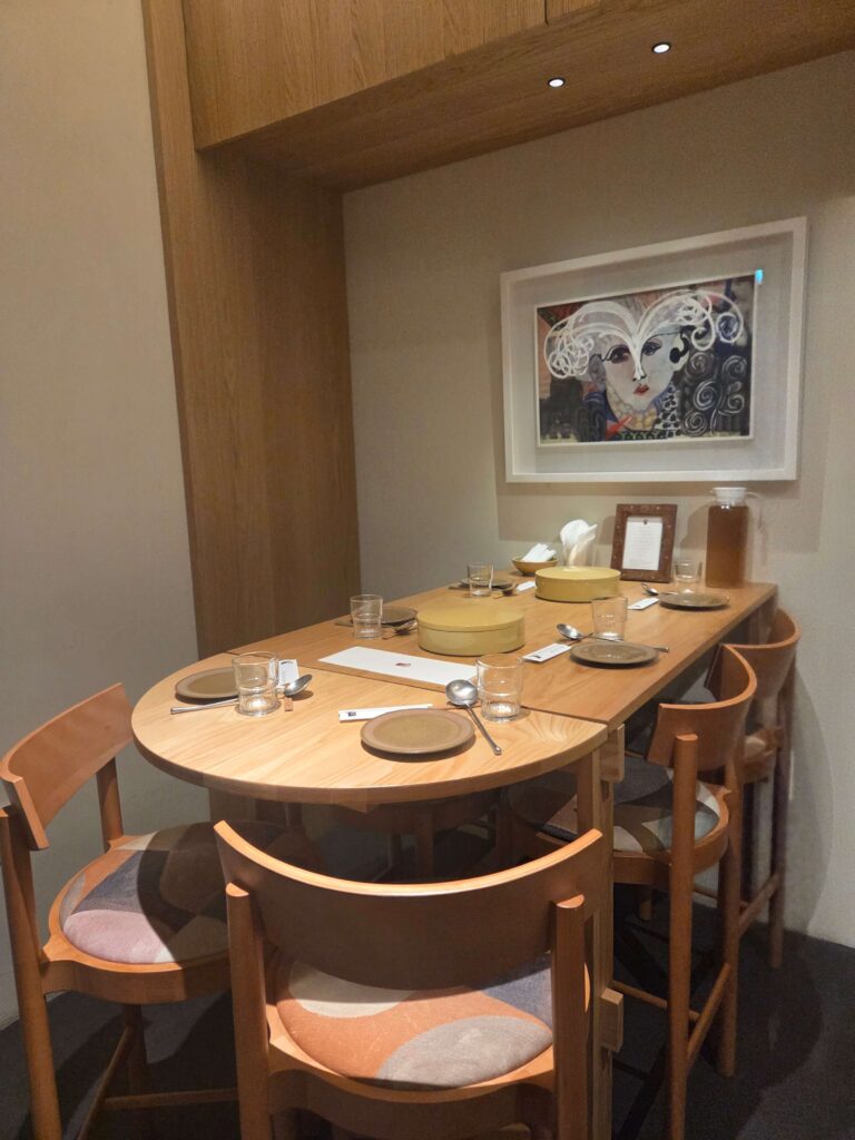 Spacious 6-person seating area for groups at Yojeong