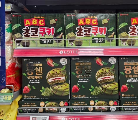 Lotte ABC chocolate matcha cookies and Mon Cher matcha flavor 