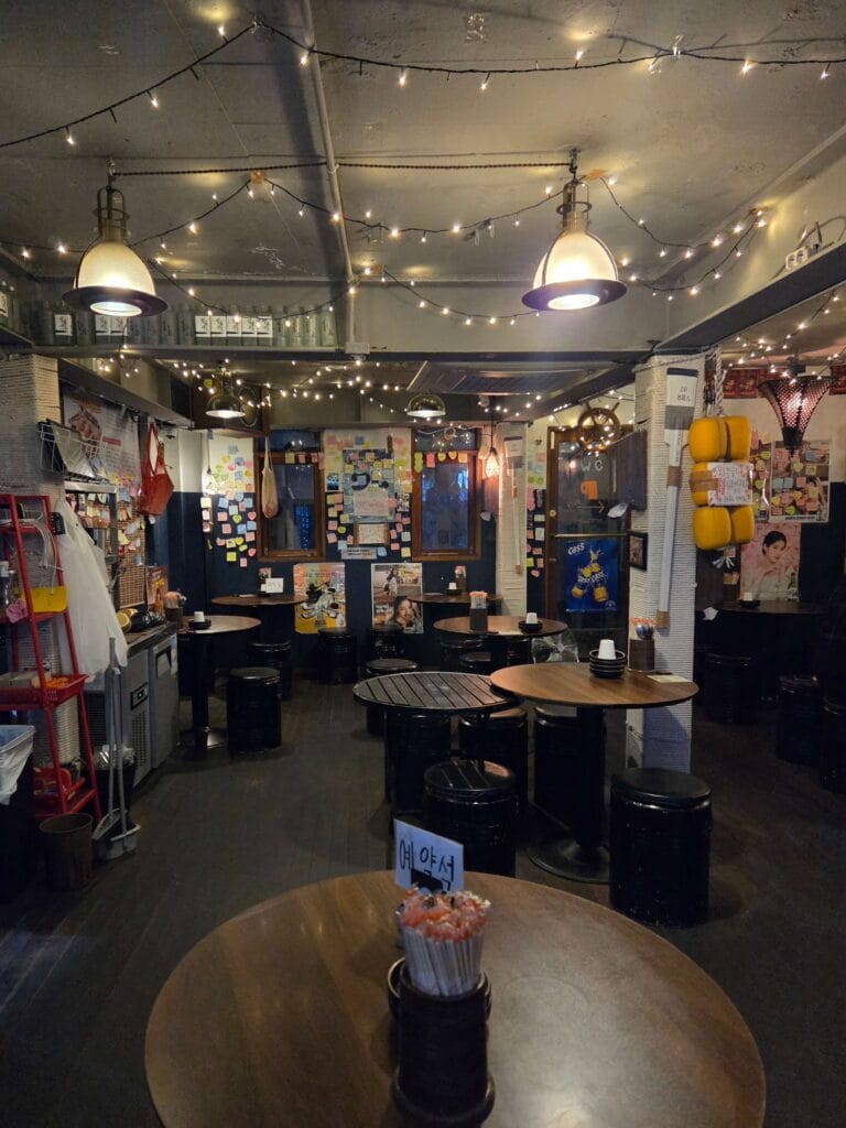 Bada Phocha Dolsum Itaewon interior pocha atmosphere