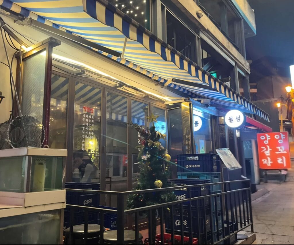 Bada Phocha Dolsum Itaewon terrace seating alley vibe