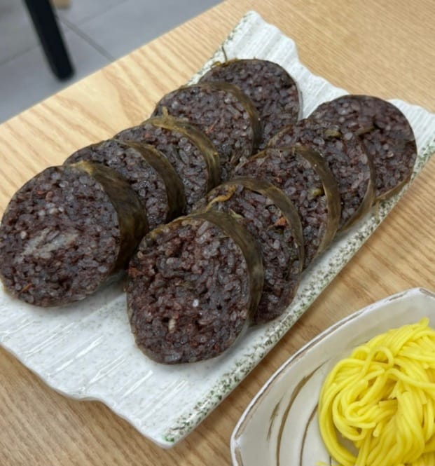 big size blood sausage and Saengtak makgeolli served at Gyeongju Bakga Gukbap in Seomyeon Busan