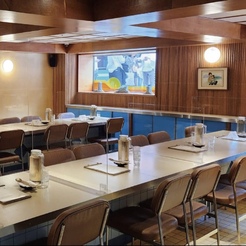 The home-renovated interior style of the original Nanpo Seongsu branch.