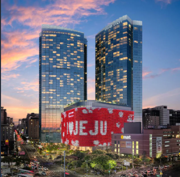 A 5-star Jeju hotel whose sky pool, overlooking the downtown skyline, is a major draw