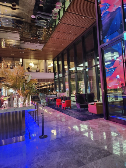 guests receive complimentary drink coupons to use at the 1st-floor casual pub or the 2nd-floor lounge bar.