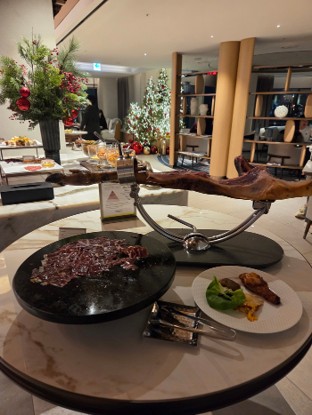 Jamón of this quality practically demands a glass of champagne
