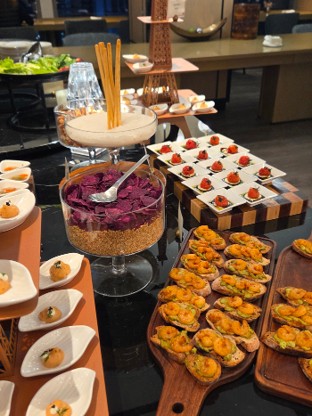 Club Lounge Review 5