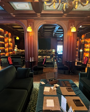 L’Escape Hotel library, a Harry Potter-like photo spot in Seoul