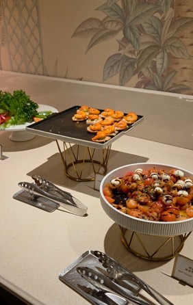 Club Lounge Happy Hour Menu and Atmosphere 3