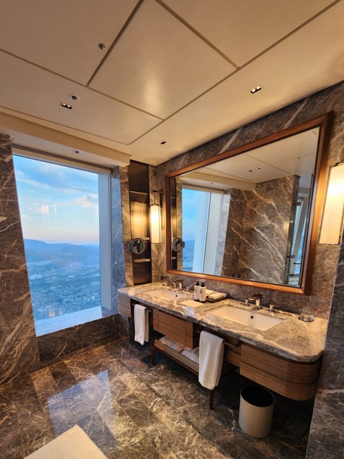 Signiel Seoul elegant bathroom