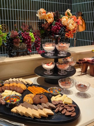Club Lounge Happy Hour Menu and Atmosphere 8