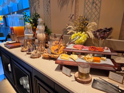 Breakfast Buffet: 07:00–10:30 Palais de Chine Dim Sum 5