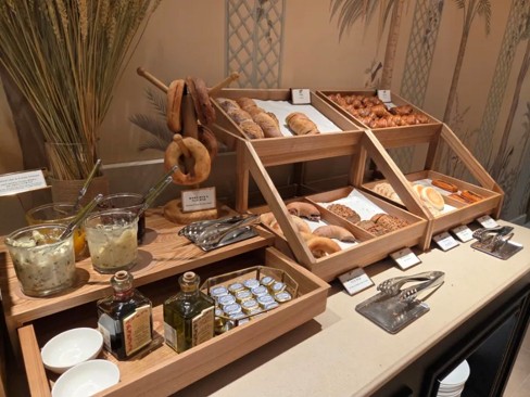Breakfast Buffet: 07:00–10:30 Palais de Chine Dim Sum 6