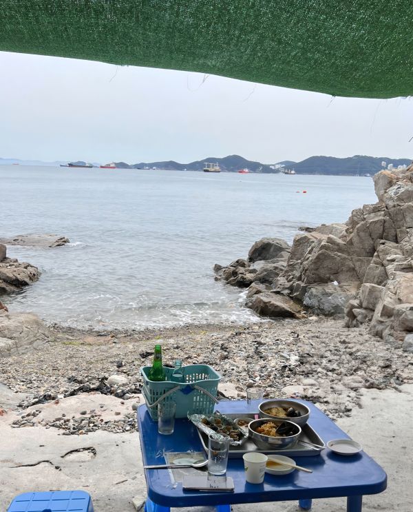 Best oceanfront seats at Yeongdo Haenyeochon, Busan